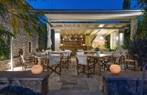 Mare Monte Luxury Suites - Photo 25