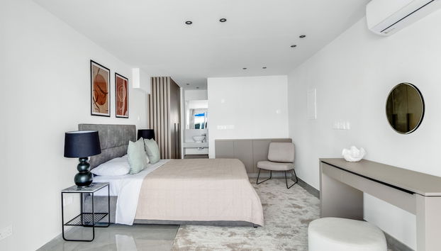 Sanders Crystal - Cool 2-bdr Apt w Terrace - Foto 2, Habitación