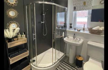 Stylish Scottish House With Garden and Parking - Photo 44