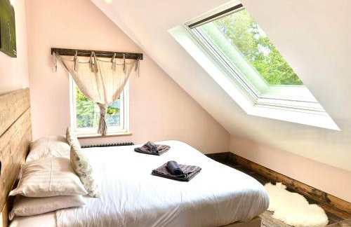 Deer Den timber clad cabin with hot tub, up private lane - Photo 8