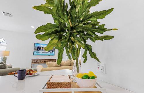 Relax, Play & Unwind in Paradise! Poolside Fun & Resort Vibes - Villa Sail Away - Foto 18