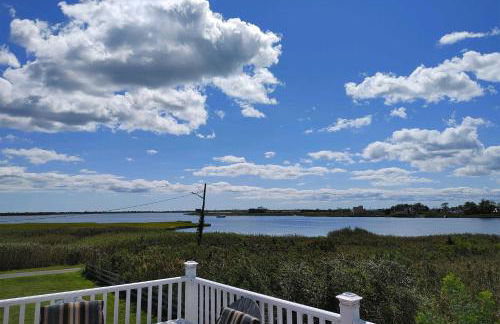 Waterfront Home with Large Deck and Dock on Narrow Bay - Photo 25