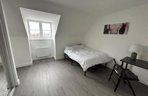 Modern 4 Bed - 2.5 Bathroom Home - Foto 16