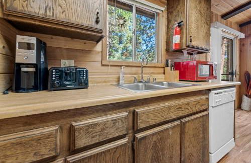 Granny's Love Shack - TRANQUIL RETREAT STEPS AWAY FROM THE NATIONAL FOREST! - Foto 13