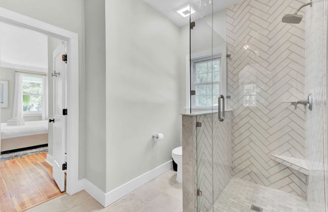 Southern Oasis by Avantstay 0.5mi Walk to the Beach, Pool, Patio, Large Yard - Photo 27