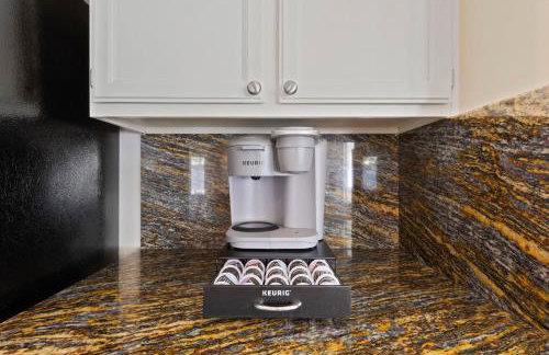 Ultimate Vacation: A Luxurious Oasis with a Pool! - Foto 18