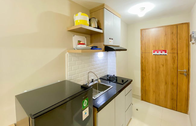Homey and Well Furnished Studio LRT City Jatibening Apartment - Photo 8