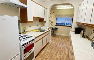 Barking London House sleeps 12 - parking - train tube - airport - Foto 17