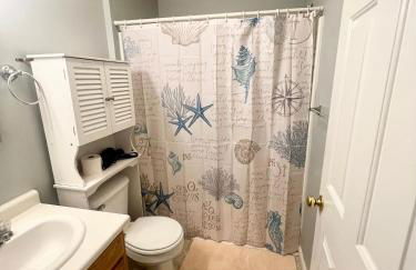 2026 Summer Cottage Sleeps 6, 2 Bedrooms Sun Room Jaccuzi 1 Mile to Beach! - Foto 19