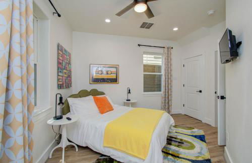 3bd-Rooftop Movie Theater-BBQ-Retro Music Theme-Downtown 8mins - Photo 29