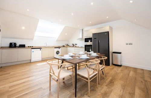 Stanway Apartments- Free Parking & Close To Tram Stop - Photo 44