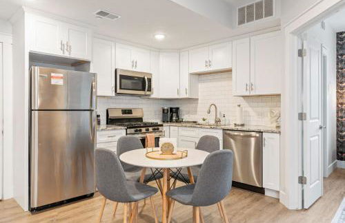 Stone Flora 2BR Condo Near Downtown and Bay - Photo 7