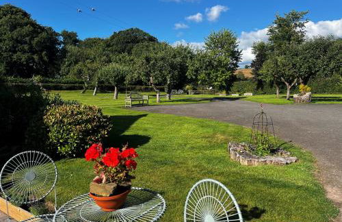 Cozy Studio Attic Retreat in Bettws Newydd - Foto 9