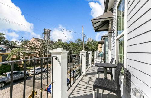 Spacious 5BR Urban Retreat with Balcony & Pool - Foto 10