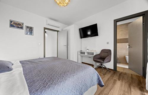 Villa Ula in Pula with heated pool, sauna & private tennis court - Photo 39