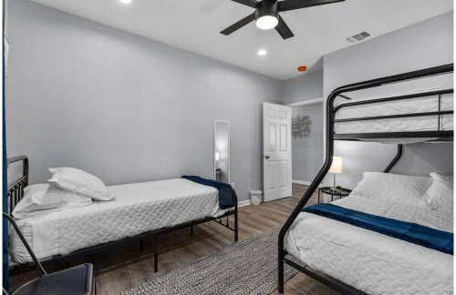 Retreat to a Brand-new Downtown Home 4br/3ba! - Foto 39