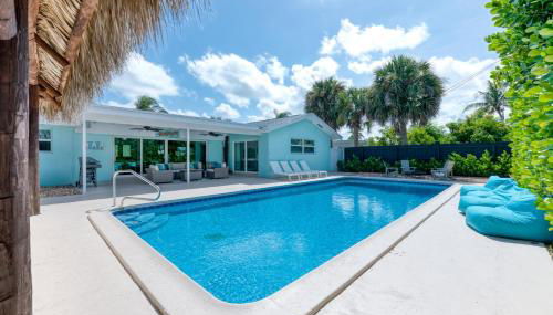 Tropical Villa Pool Home w/ Tiki Bar! Sleeps 9! - Foto 2