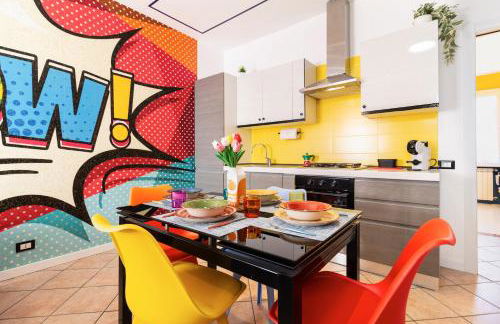 Black & White or Pop Art - Design Apartments with Parking & WiFi - Photo 56