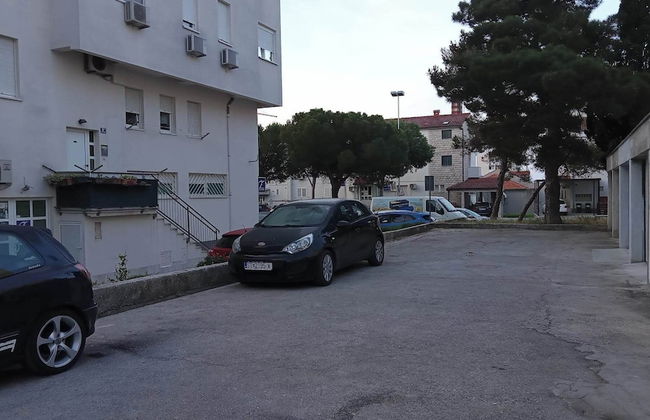 Immaculate Apartment in Center City With Parking - Photo 14