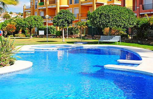 Apartamento con Patio y salida a la piscina. - Foto 1