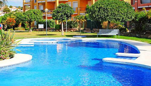 Apartamento con Patio y salida a la piscina. - Foto 1