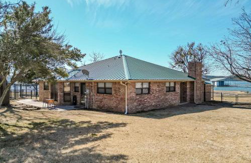 Family Lakefront Home with Large Porch - Foto 21