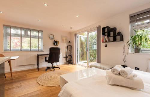 Acorn Lodge Luxury Retreat In a Stunning Oasis With Hot Tub - Pass the Keys - Foto 34