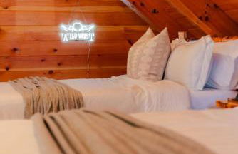 Sleeps 16 Luxury Cabin with Game Room & Hot Tub - Foto 45