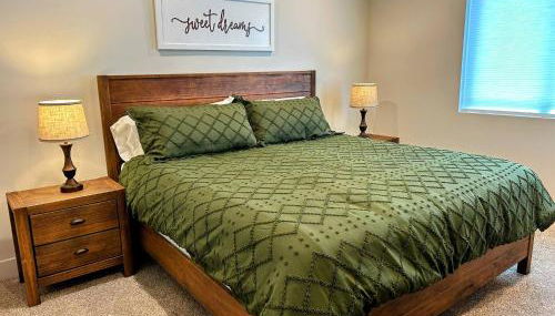 Alpine Escape Luxury Retreat, Hot Tub, Walkable, Mountain Views, 3 King Beds - Foto 4, Other