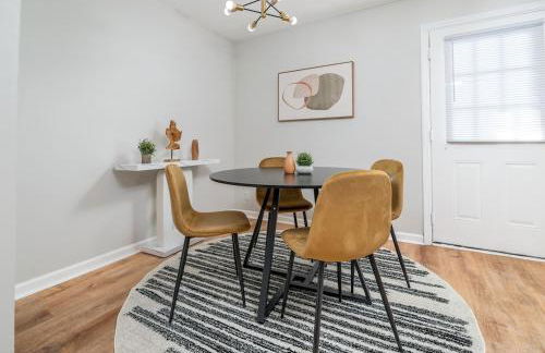 Heritage Haus - Luxe 2BR w Deck, Pets OK, Wi-fi, Near Marietta Sq - Foto 23