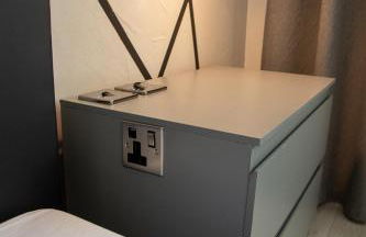 Villa Emma - Modern Bungalow with EV Point, Free Parking & Workspace - Photo 12