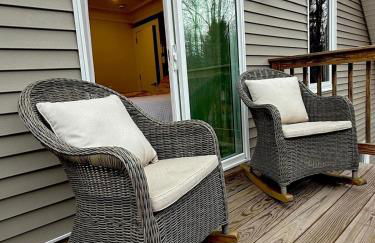 Pocono Chalet,Hot Tub,Arcade,Fireplace, Lake,Pool, Pet friendly, near Jim Thorpe No extra fees to use amenities - Foto 41