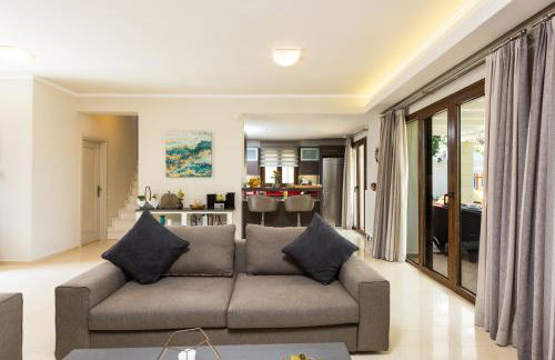 Aria Villas - Private Pool, Playground, Ping Pong & Close to Beach, By ThinkVilla - Foto 37