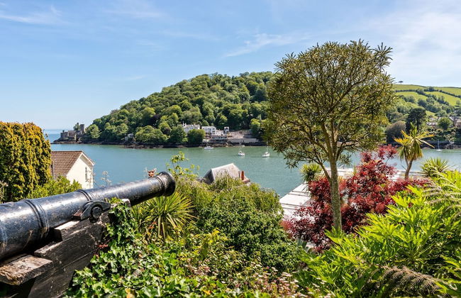 Two Guns in Kingswear - Foto 40