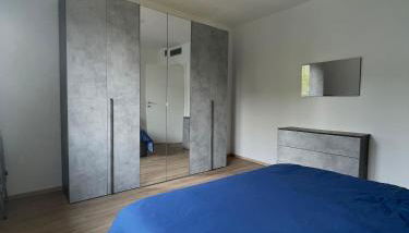 LA TERRAZZA - Very Quiet - Free park - 3 min from Varese center and lake - AIR Conditioning - Cycling friendly - Foto 5, wardrobe