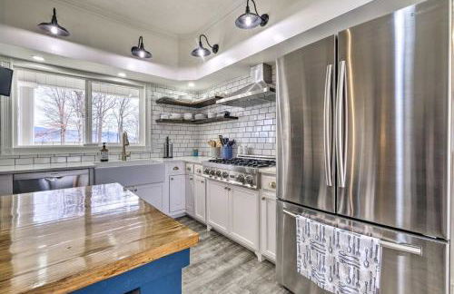 Renovated Farmhouse w Mountain Views and Fire Pit - Foto 14