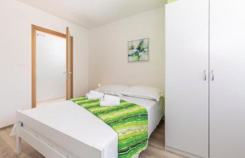 4 Bedroom Gorgeous Home In Pican - Photo 37