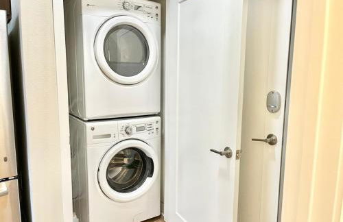 Urban Oasis Downtown Condo with Skywalk Access 6 - Photo 9