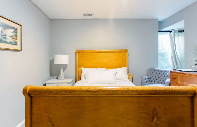 Relax in Style Clean Comfy in a Prime 1ZB - Photo 4