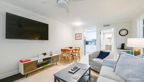 Naples Condo with Pool - Walk to Dining and Beach - Foto 3