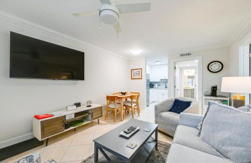 Naples Condo with Pool - Walk to Dining and Beach - Foto 3