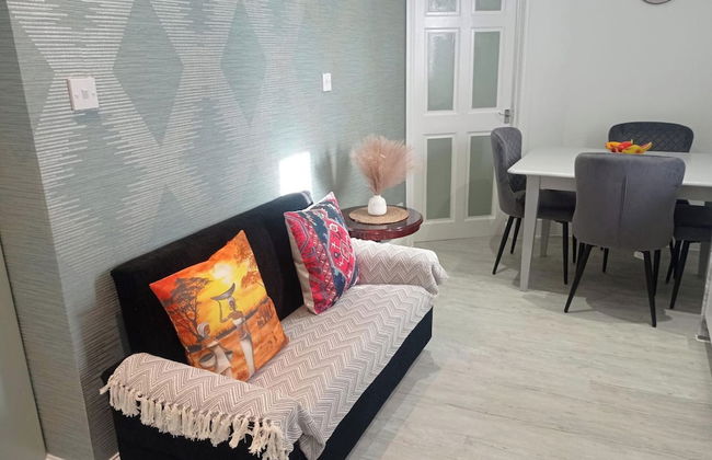 Apartment - Sleeps 4 - Parking - Wifi - Photo 6