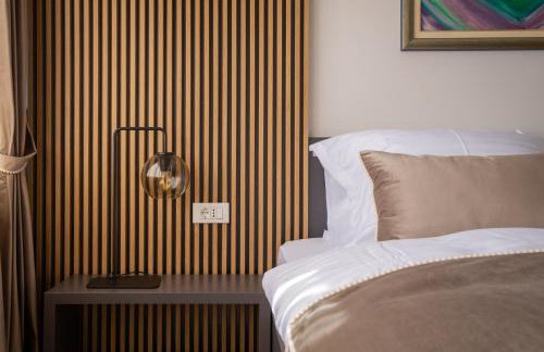 V Luxury Apartment - Photo 3