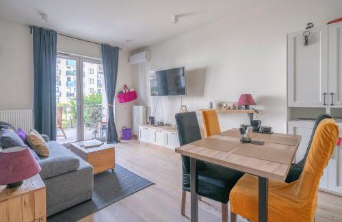 Elegant apartment with private garden, AC and garage, near airport - Foto 43