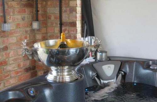 Lincoln Holiday Retreat View with Private Hot Tub - Foto 47