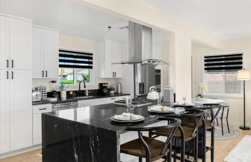 Luxurious Newly Remodeled 4 Bedroom Home with Large Backyard near Disneyland - Foto 12