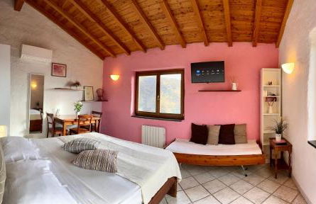 Panoramic Rural House With Garden - Photo 31