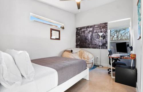 15 Min to Downtown with Backyard & Parking - Foto 13