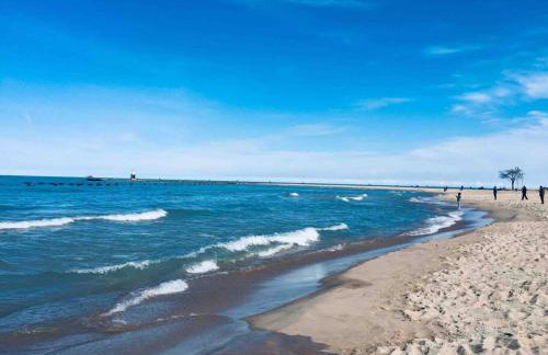 Entire Apartment in heart of Lincoln Park & Lake Sea and beach - Foto 17