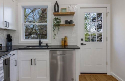 Historic Depot Town Home, King Bed - Foto 11